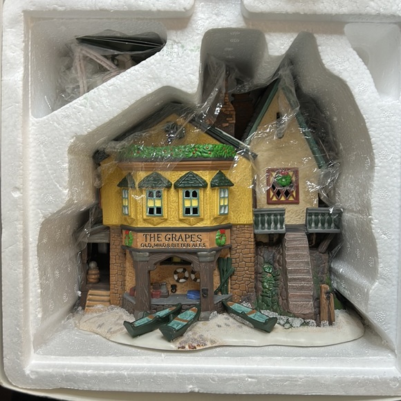 Department 56 Other - Vintage Dept 56 - #57534 – The Grapes Inn 5th Edition, 1996